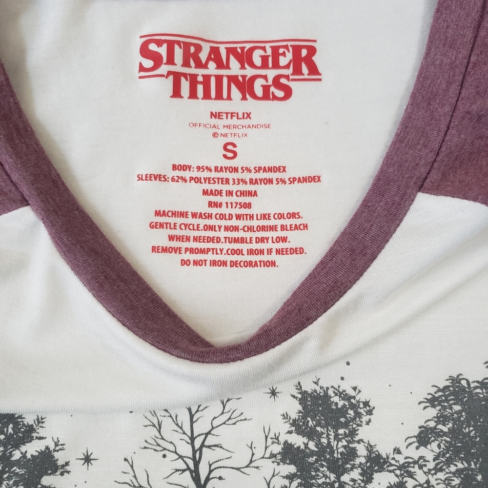 Netflix Stranger Things Crew neck Shirt - Picture 10 of 11